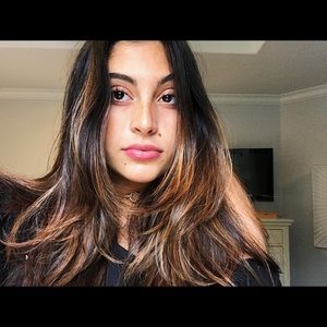 Meet your Posher, Alexis